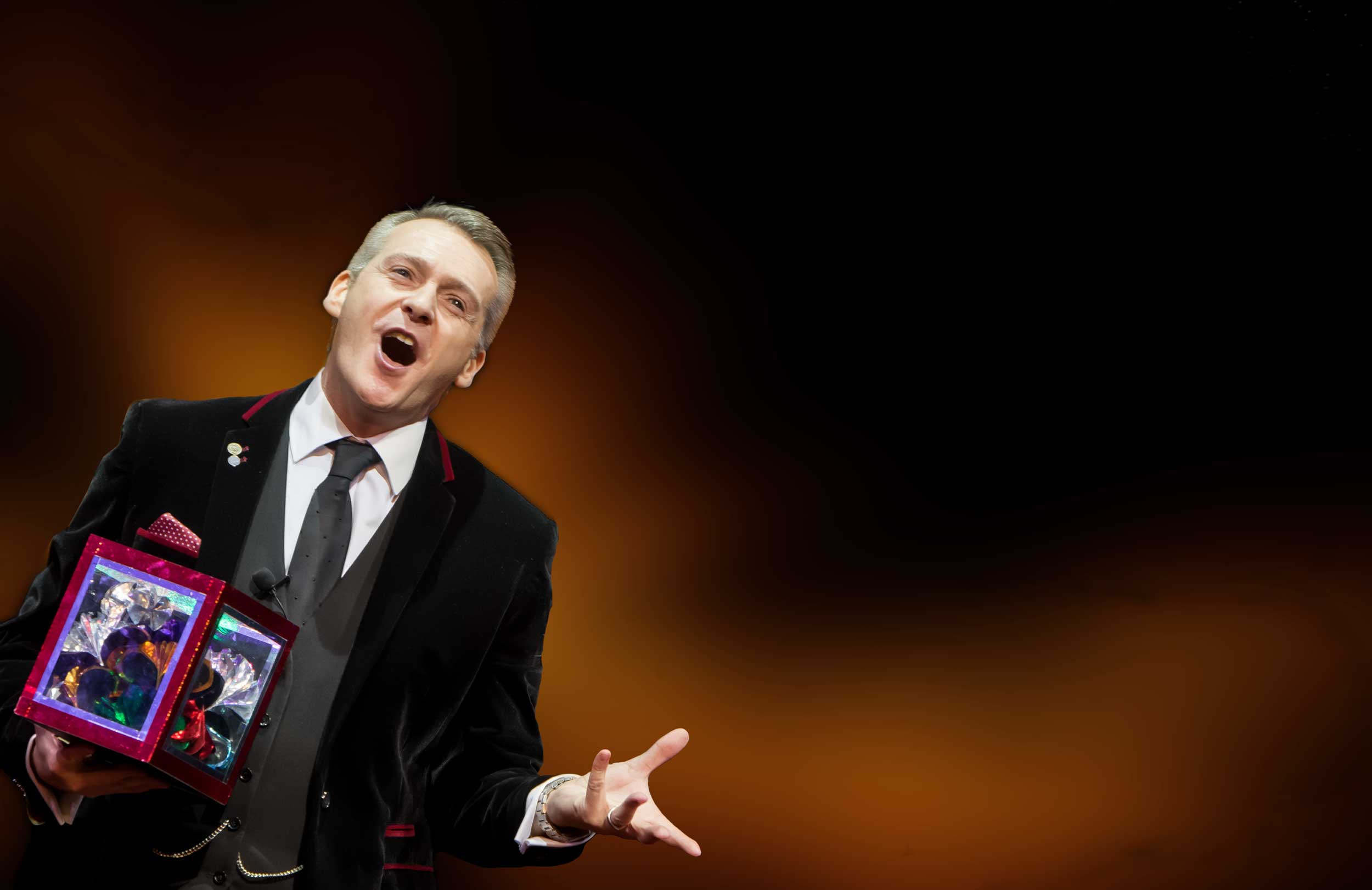 malcolm-the-magician-background-sparkle-west-sussex-