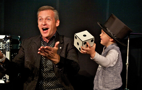 Malcolm-the-magician-the-best-childrens-entertainer-london-3