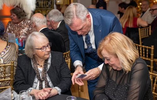 Malcolm-the-the-best-close-up-magician-london-3